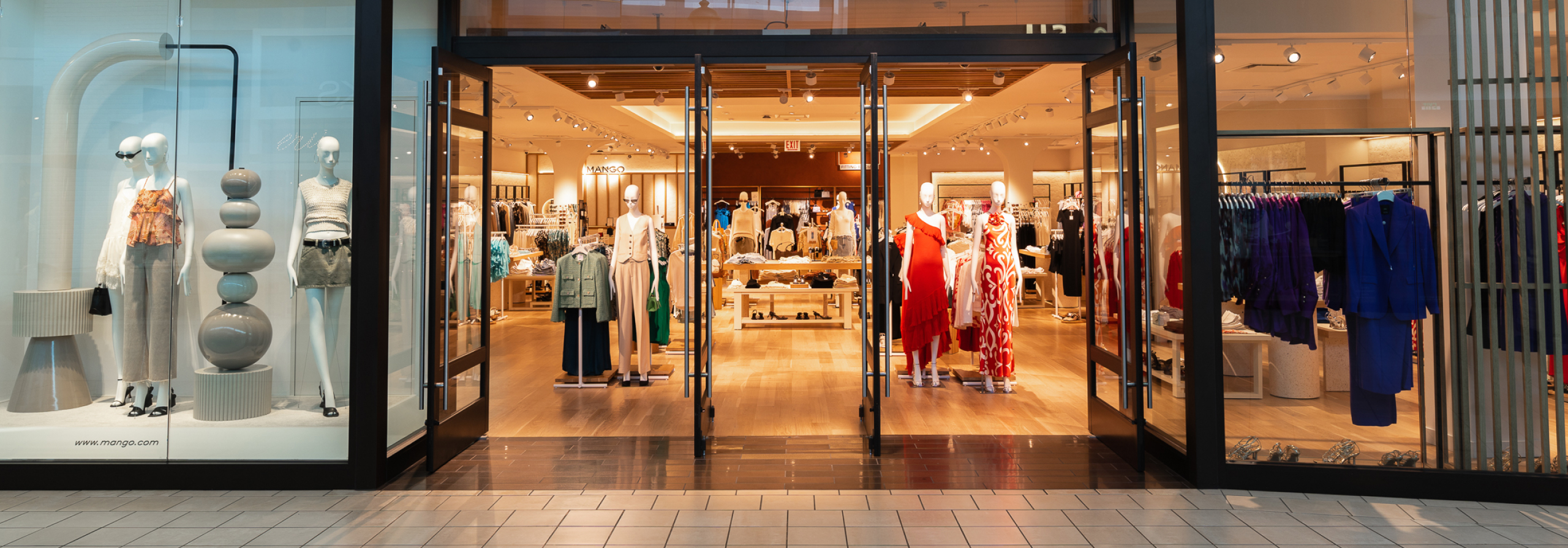 Shopping Woman Barcelona Spain Stock Photo - Download Image Now