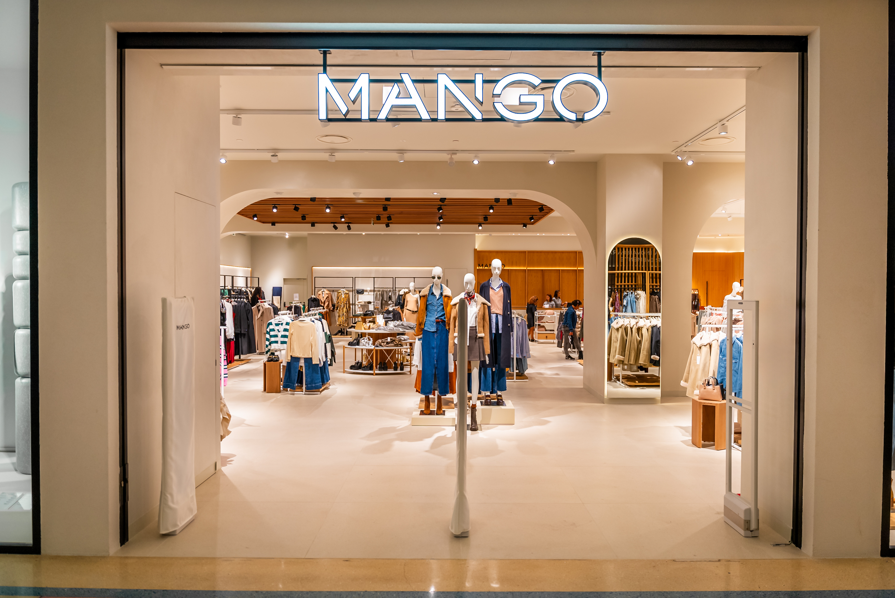 <b>Mango</b> Store Online www.deutsche-schule-hurghada.de.